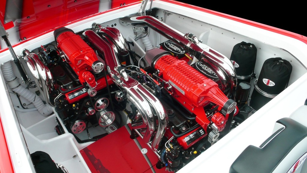 Beautifully Staggered Mercury Racing Engines In Cigarette