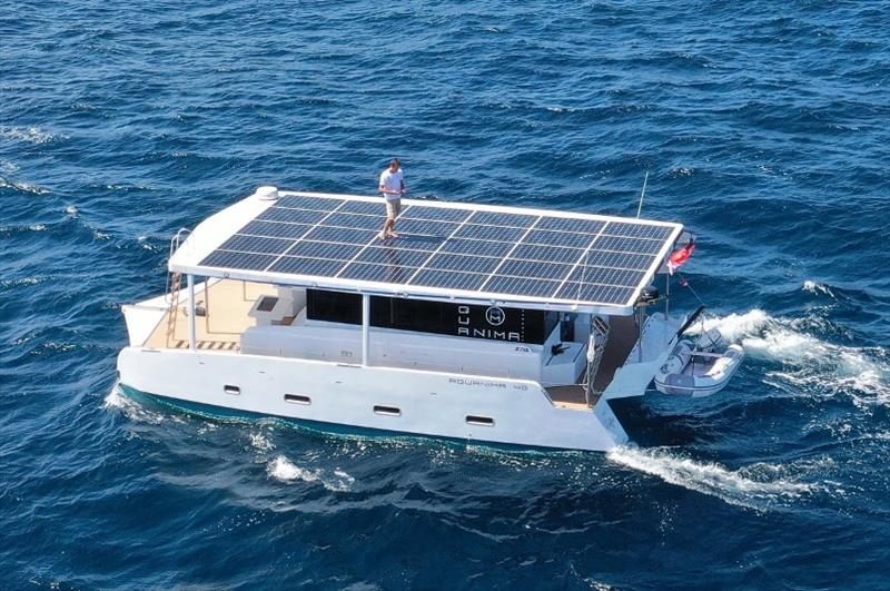 Le yacht à énergie solaire Aquanima 40 prouve une autonomie illimitée sur l'énergie solaire uniquement