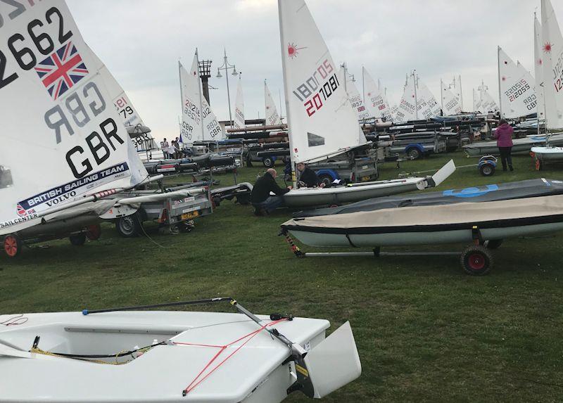COMMODORE 3-GOLD PIN YACHT CLUB
