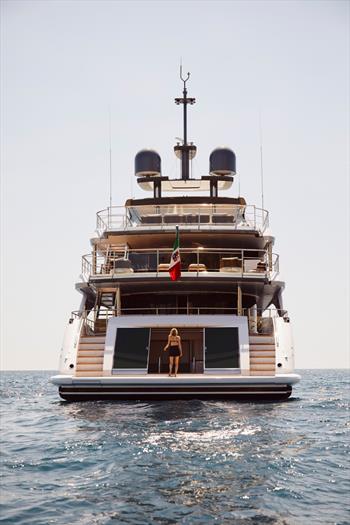 Benetti livre le premier diamant 145: 44 mètres de majesté