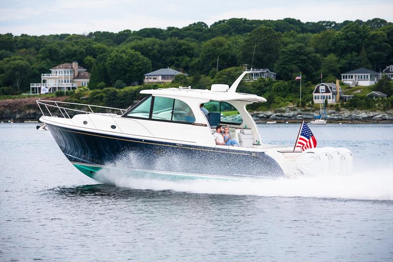 Hinckley Sport Boat 40c and 40x: Experience the superior ride