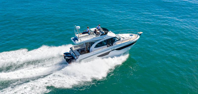 Découvrez les deux versions de l'Antares 11 | Beneteau