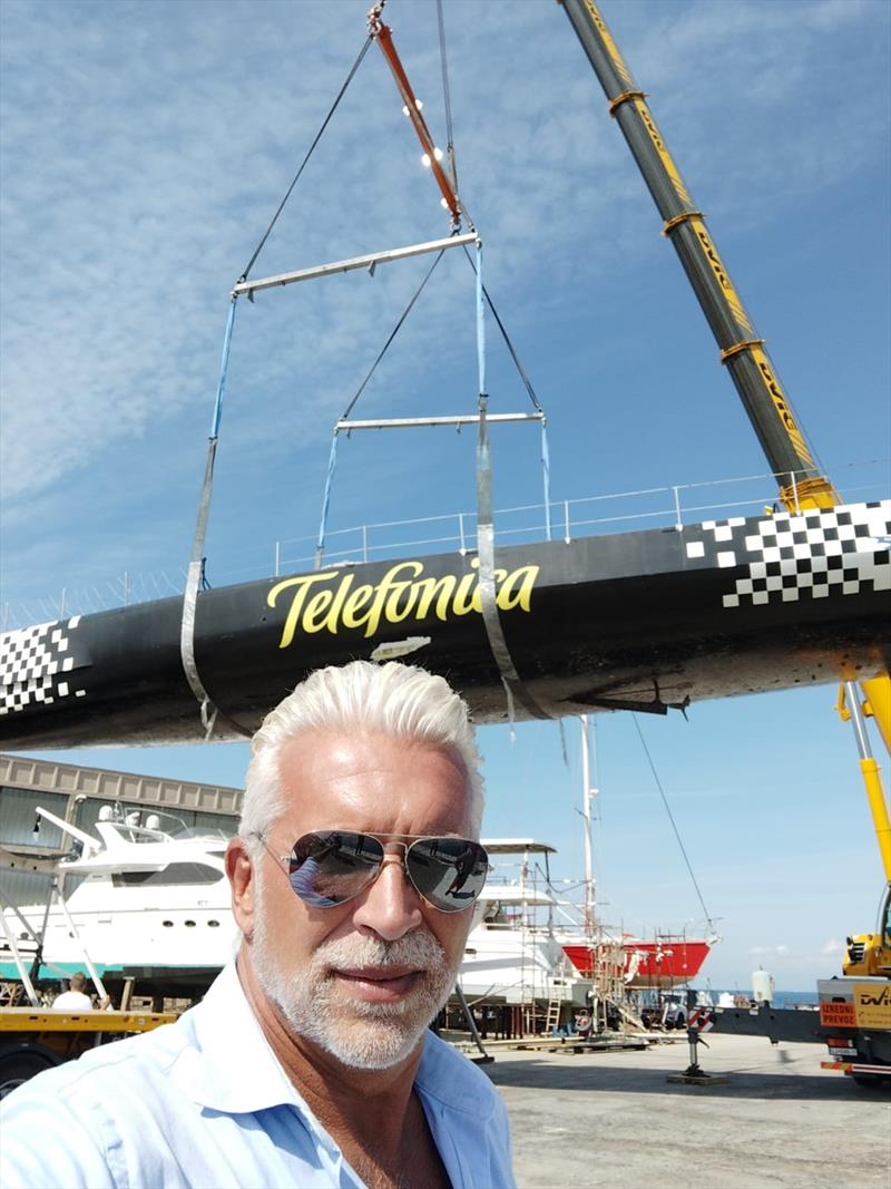 Super yacht designer Dan Lenard with the VO70 Telefonica Black photo copyright Vela Code taken at  and featuring the Volvo 70 class